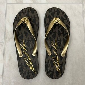 Michael Kors MK Flip Flops - size 9 | Brown and Gold | NWOT